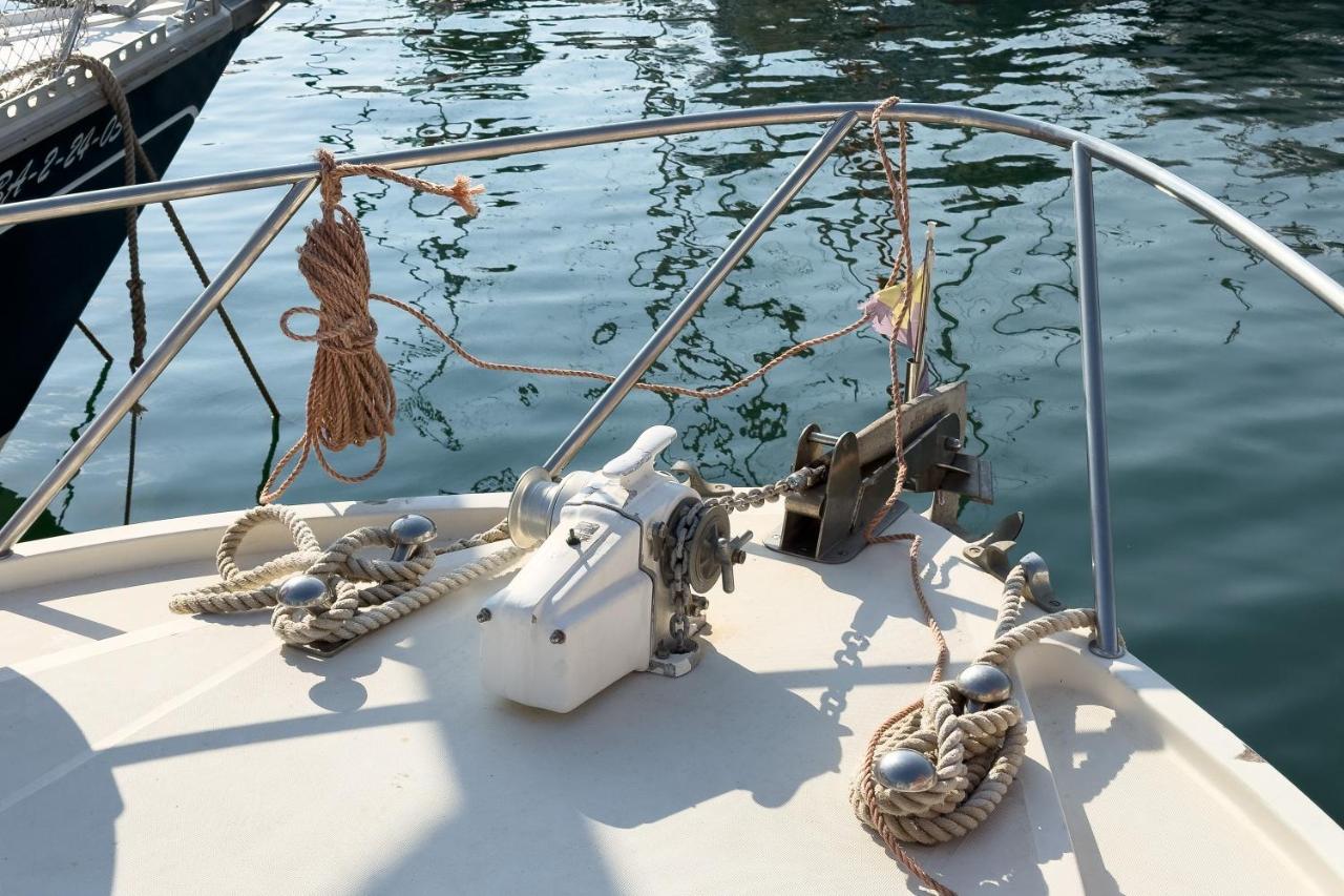 Magno II Boat Hotell Sant Adrià de Besòs Exteriör bild