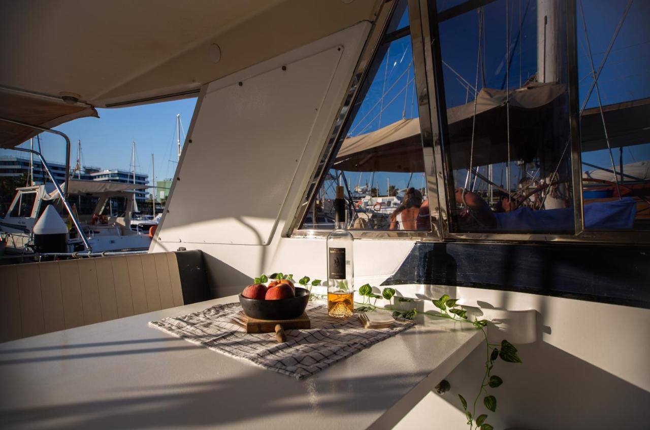 Magno II Boat Hotell Sant Adrià de Besòs Exteriör bild