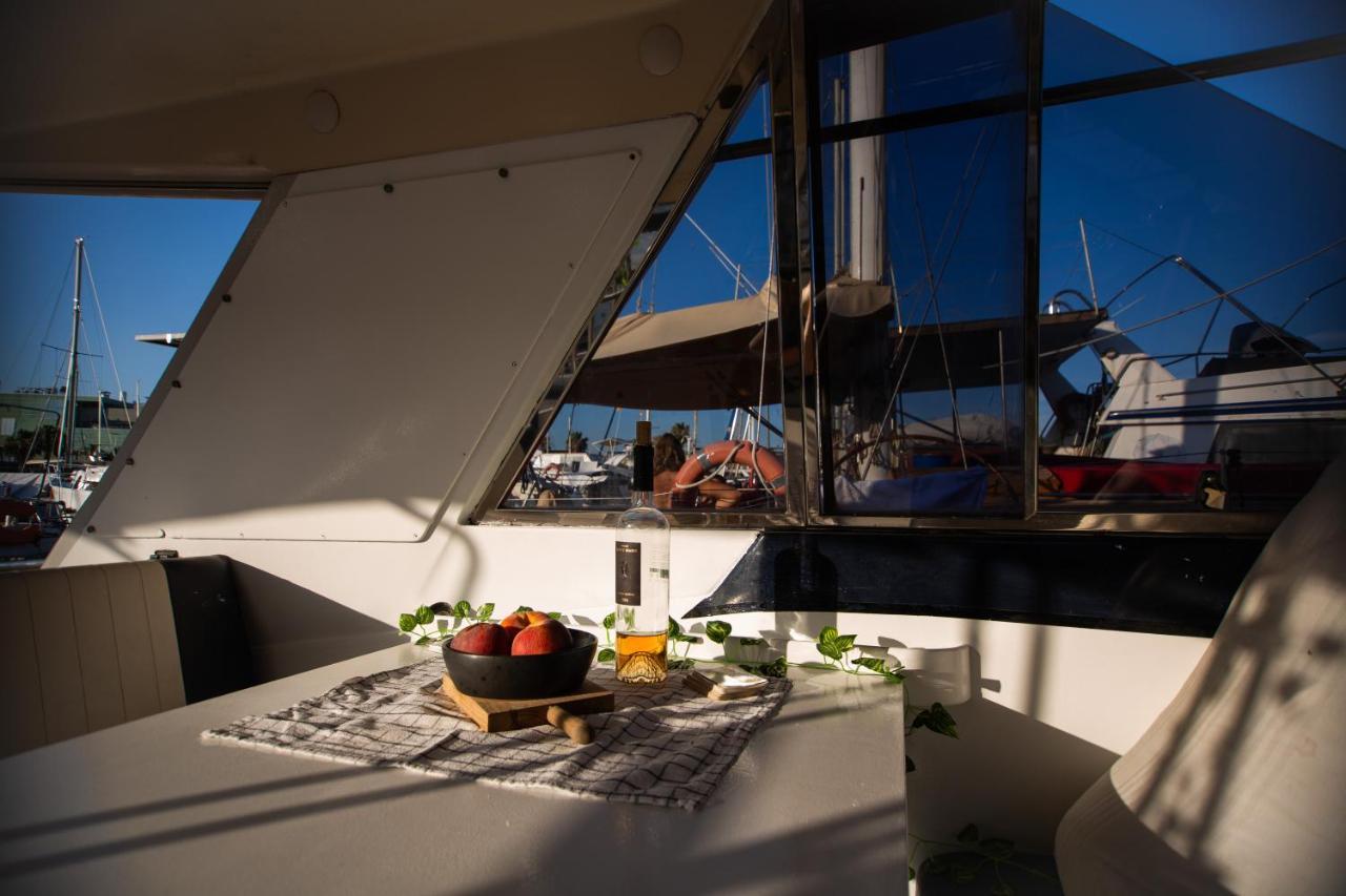 Magno II Boat Hotell Sant Adrià de Besòs Exteriör bild