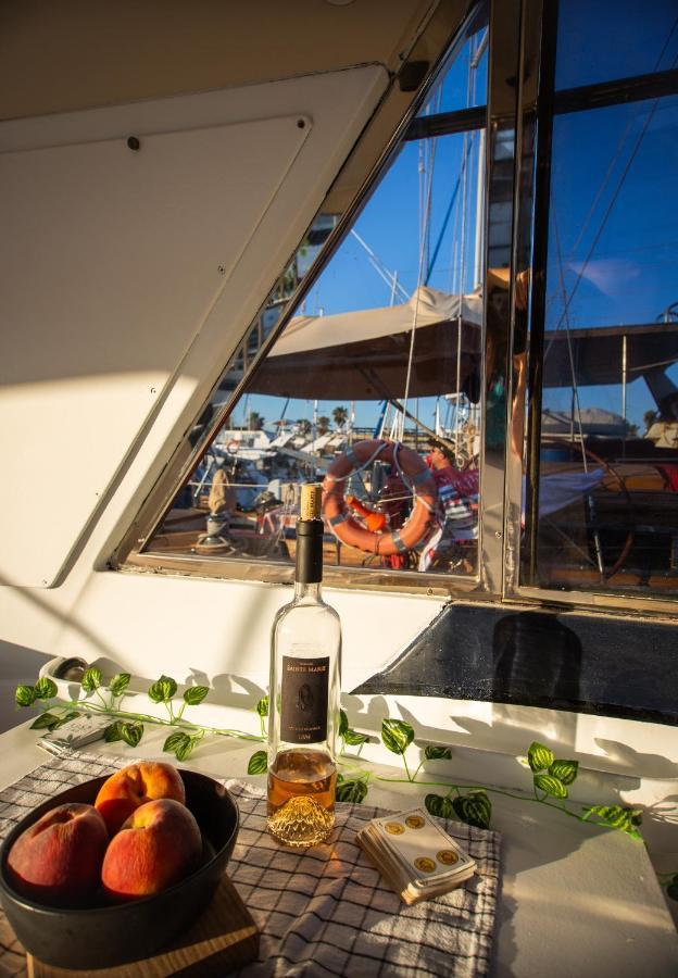 Magno II Boat Hotell Sant Adrià de Besòs Exteriör bild