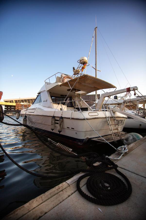 Magno II Boat Hotell Sant Adrià de Besòs Exteriör bild