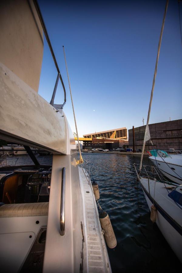 Magno II Boat Hotell Sant Adrià de Besòs Exteriör bild