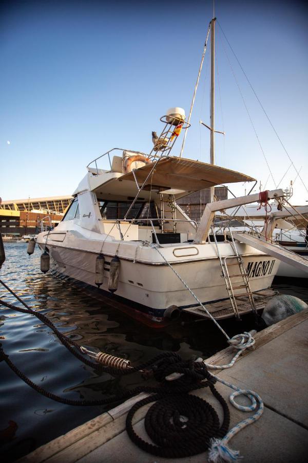 Magno II Boat Hotell Sant Adrià de Besòs Exteriör bild