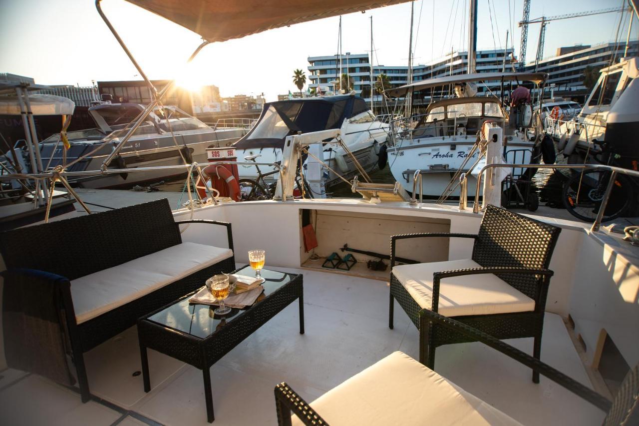 Magno II Boat Hotell Sant Adrià de Besòs Exteriör bild