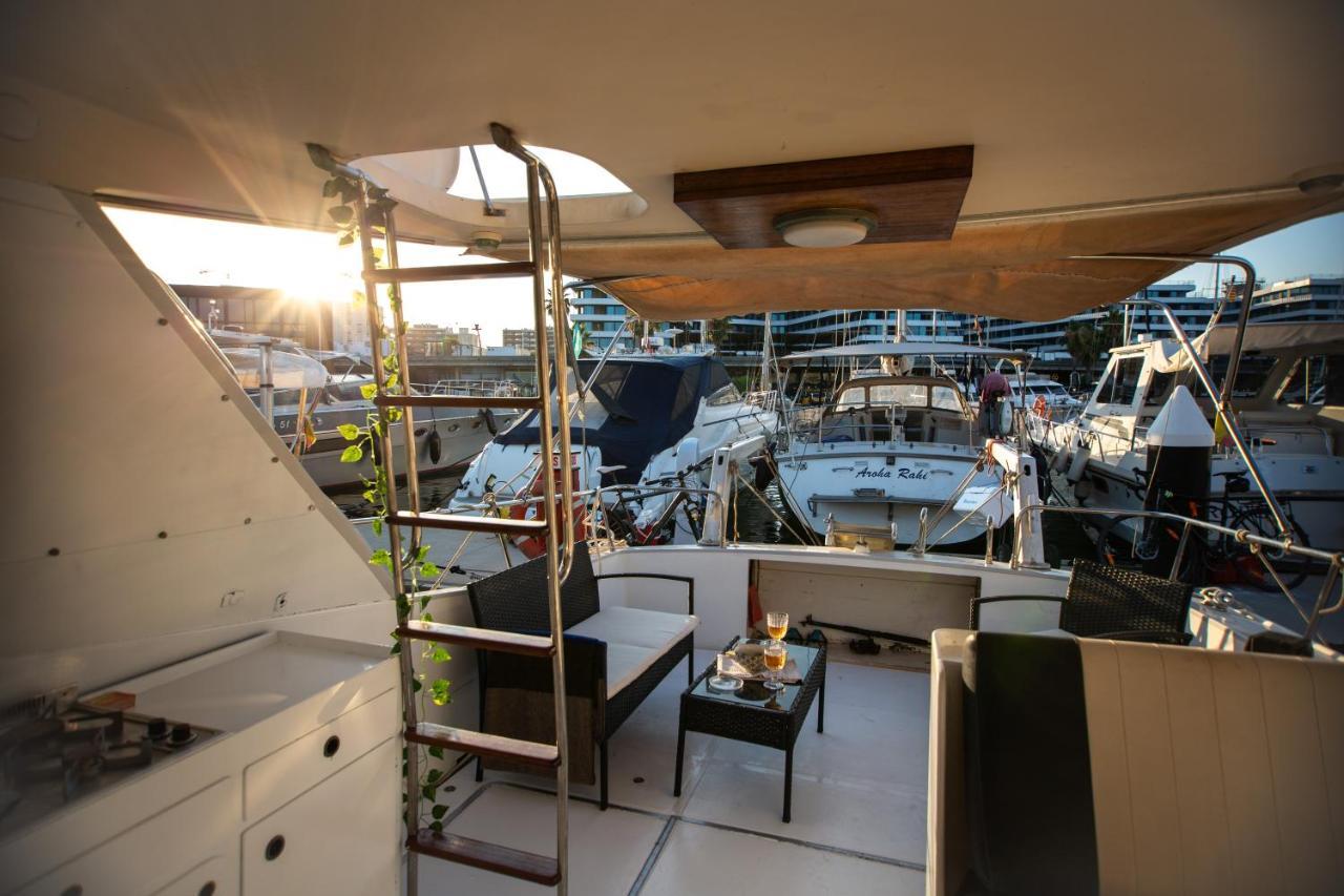 Magno II Boat Hotell Sant Adrià de Besòs Exteriör bild